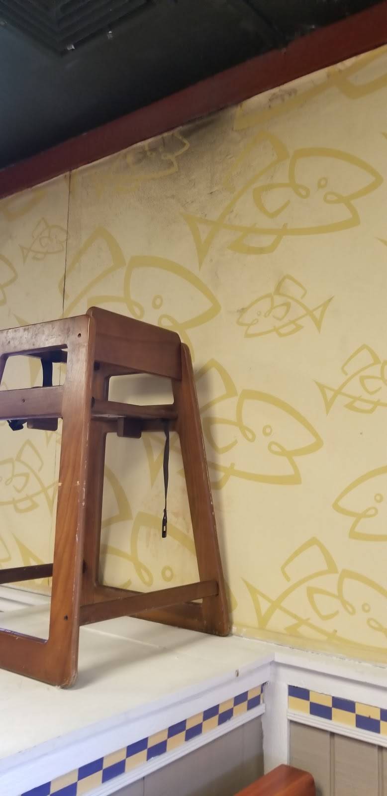 Long John Silvers | restaurant | 2117 NW Topeka Blvd, Topeka, KS 66608, USA | 7852331754 OR +1 785-233-1754