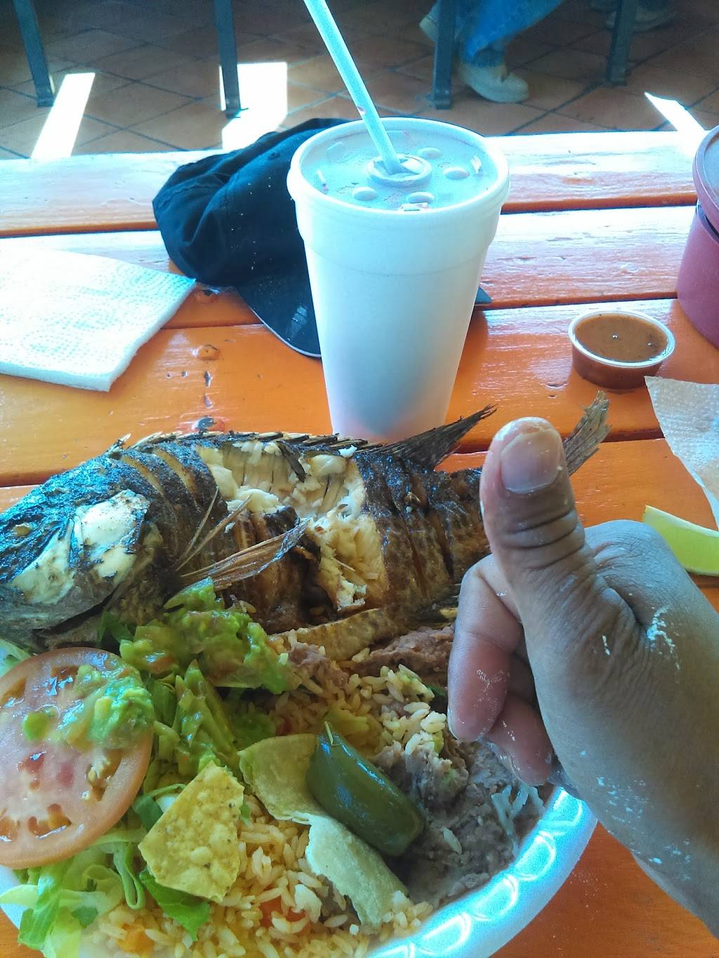 Betos Mexican & Seafood | restaurant | 18985 CA-26, Linden, CA 95236, USA | 2098872771 OR +1 209-887-2771