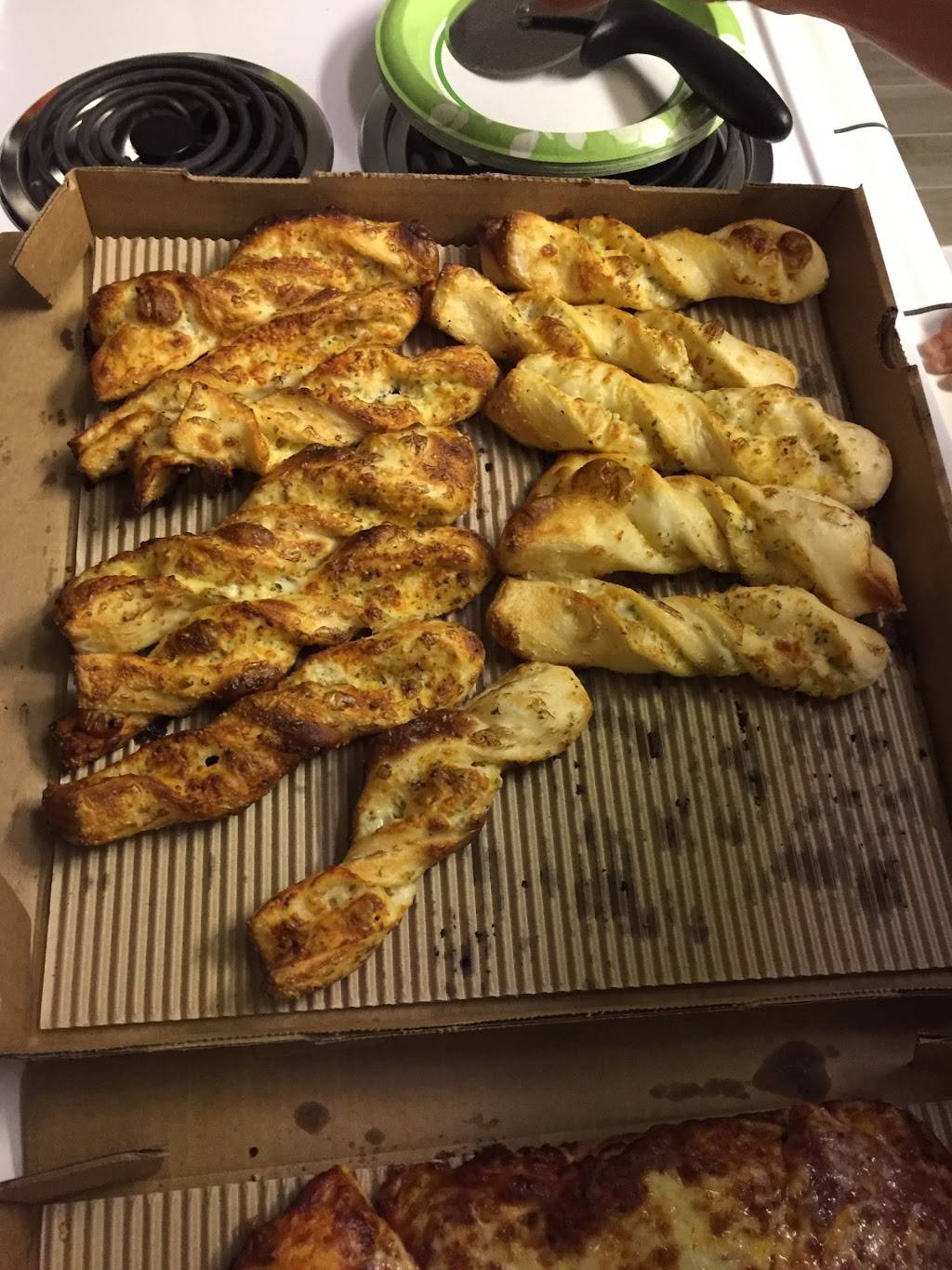 Round Table Pizza | meal delivery | 8822 Madison Ave, Fair Oaks, CA 95628, USA | 9169622700 OR +1 916-962-2700