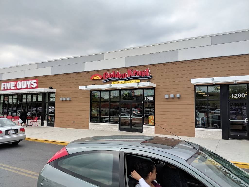 Golden Krust | restaurant | 3500 East-West Hwy, Hyattsville, MD 20782, USA | 3015597962 OR +1 301-559-7962