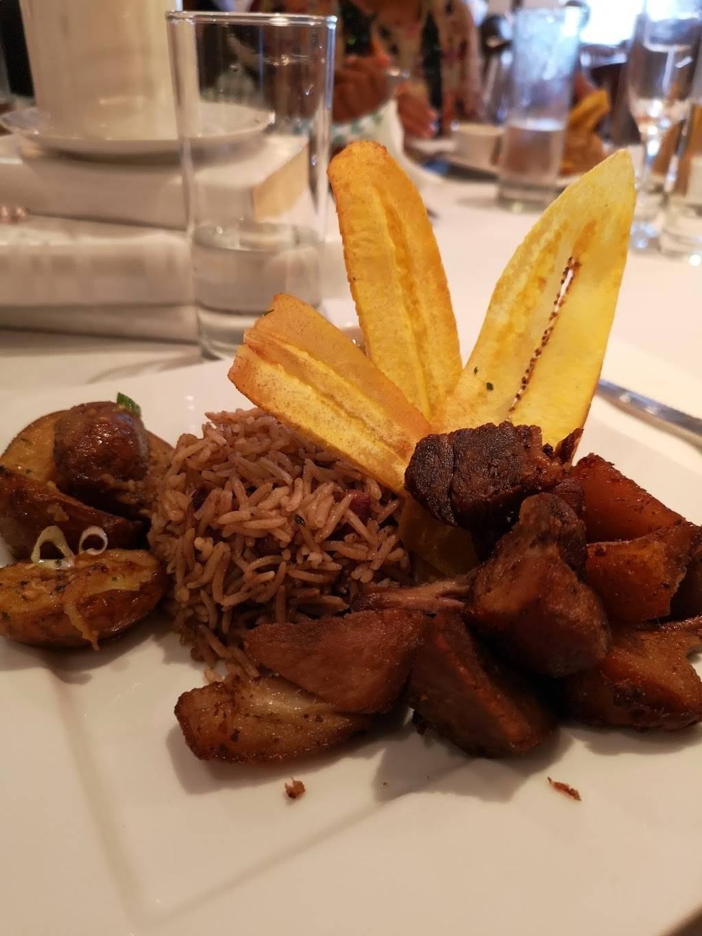 Bistro La Coquille | restaurant | 209 Boulevard des Laurentides, Laval, QC H7G 2T7, Canada | 4509335009 OR +1 450-933-5009