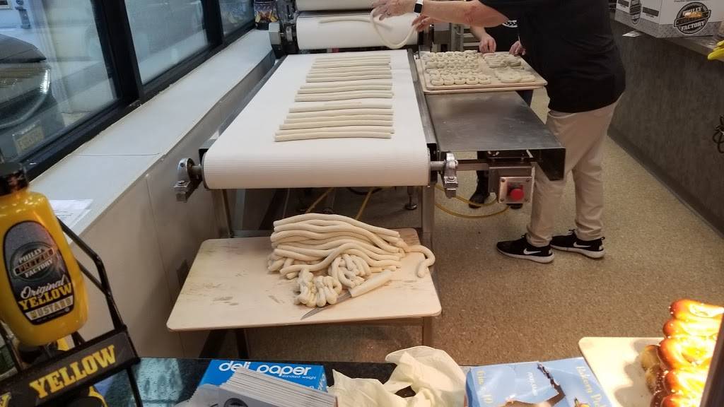 Philly Pretzel Factory | bakery | 197 Franklin Ave, Franklin Square, NY 11010, USA | 5164073300 OR +1 516-407-3300