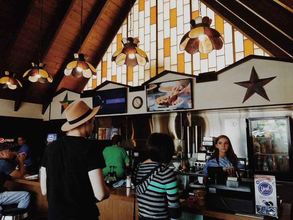 Pilgrim Family Restaurant | restaurant | 1505 W Main Cross St, Findlay, OH 45840, USA | 4194227022 OR +1 419-422-7022