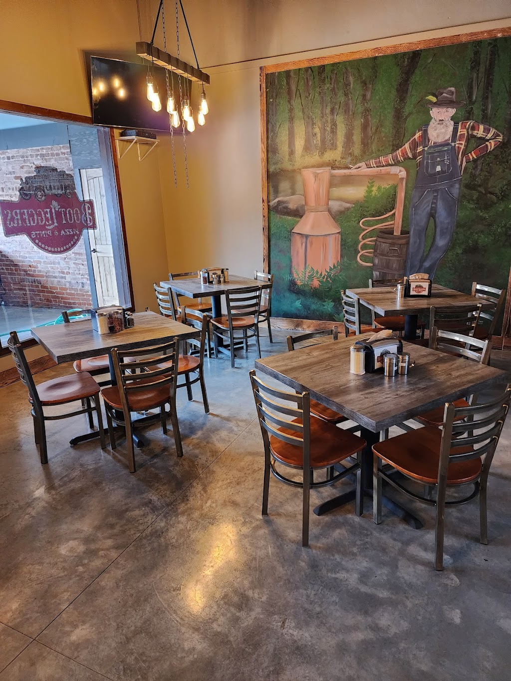 Bootleggers Pizza & Pints | restaurant | 119 E Main St, Albertville, AL 35950, USA | 2568496550 OR +1 256-849-6550