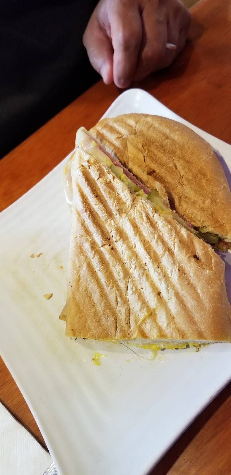 Ricky Ts Bar & Grille | restaurant | 10601 Gulf Blvd, Treasure Island, FL 33706, USA | 7273637425 OR +1 727-363-7425