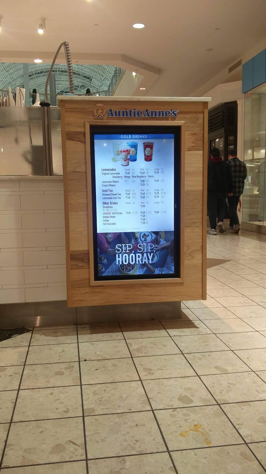 Auntie Annes | restaurant | 1222 Southpark Center, Strongsville, OH 44136, USA | 4405723696 OR +1 440-572-3696