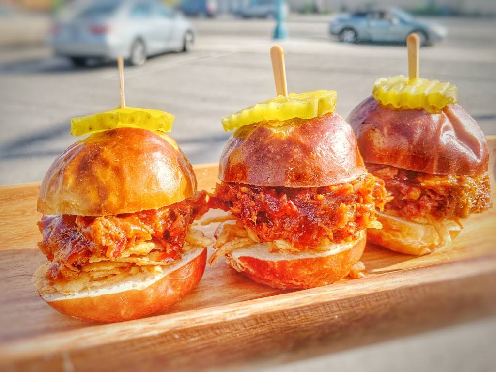 Muddle & Twist | restaurant | 10865 W Magnolia Blvd, North Hollywood, CA 91601, USA | 8187540030 OR +1 818-754-0030