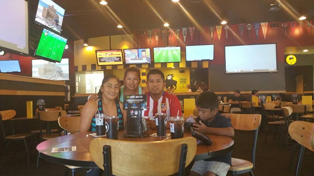 Buffalo Wild Wings | meal takeaway | 4600 Shelbyville Rd, St Matthews, KY 40207, USA | 5028997732 OR +1 502-899-7732