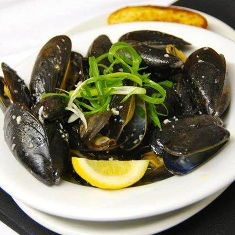 Calabria Coastal Bistro | restaurant | 123 County Rd 34, Cottam, ON N0R 1B0, Canada | 5198395611 OR +1 519-839-5611