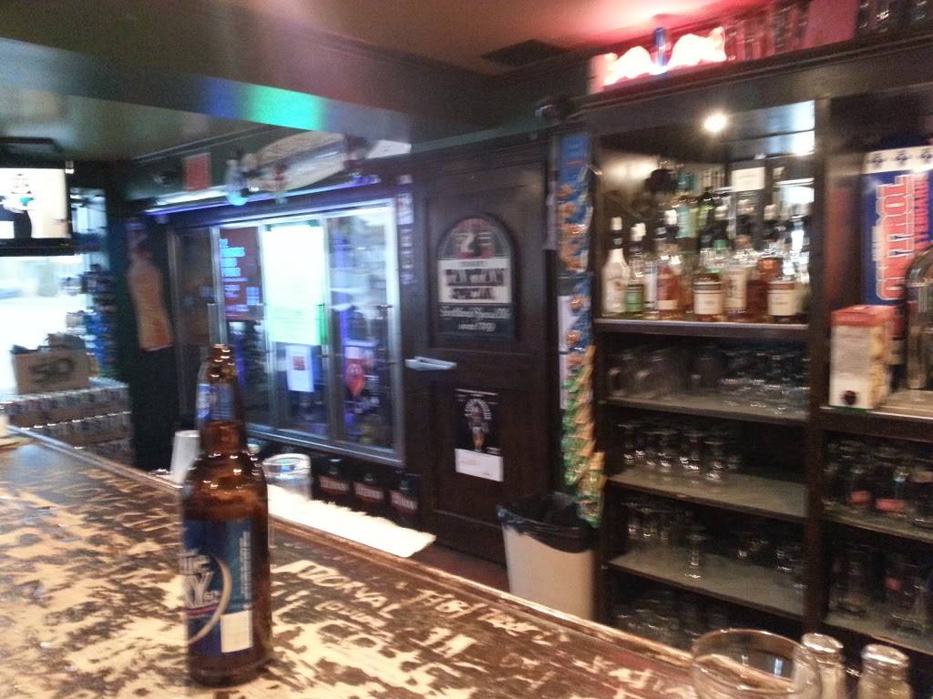 Bulls Bistro | meal takeaway | 2159 Avenue Notre Dame, Québec, QC G2E 3E8, Canada | 4188724731 OR +1 418-872-4731