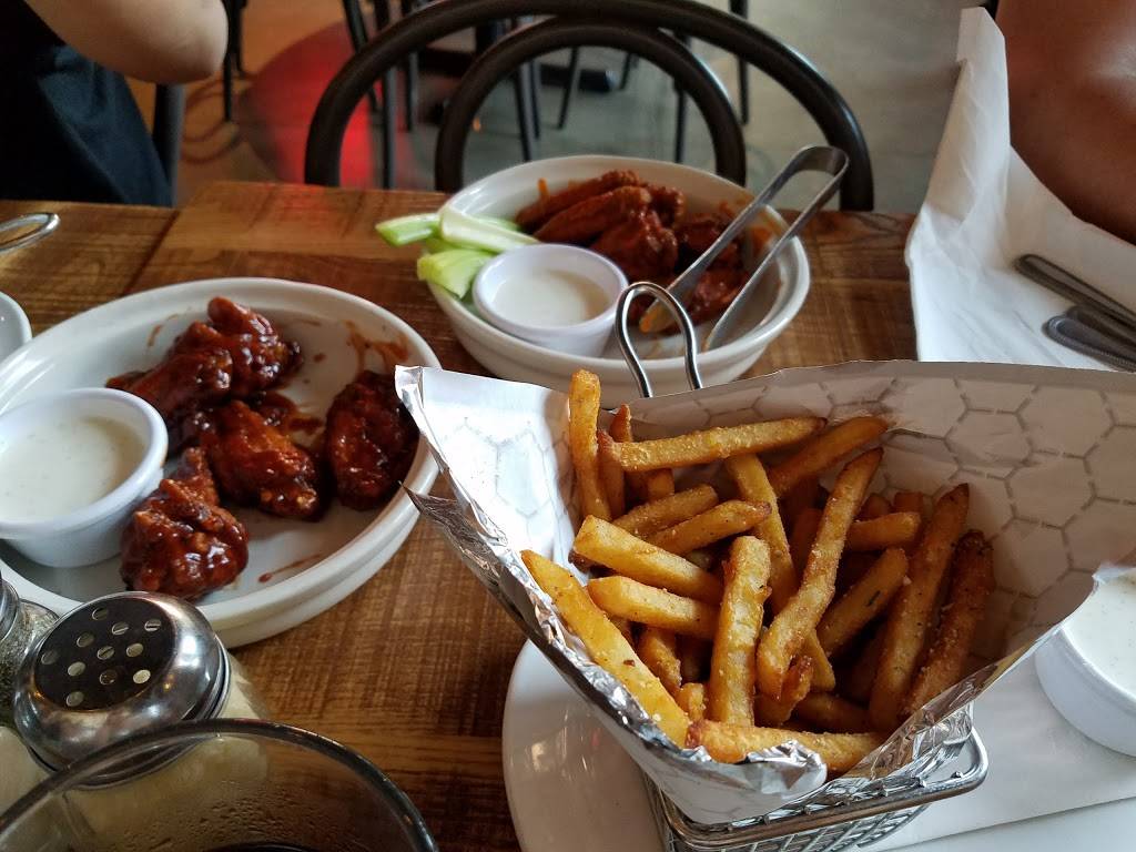 Giordanos | meal takeaway | 2700 Hennepin Ave S, Minneapolis, MN 55408, USA | 6124443143 OR +1 612-444-3143