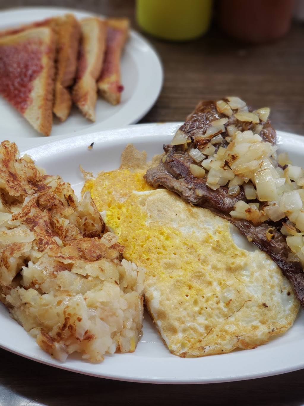 Feed Bag Carry-Out | restaurant | 3718 Old Silver Hill Rd, Suitland, MD 20746, USA | 3014235655 OR +1 301-423-5655