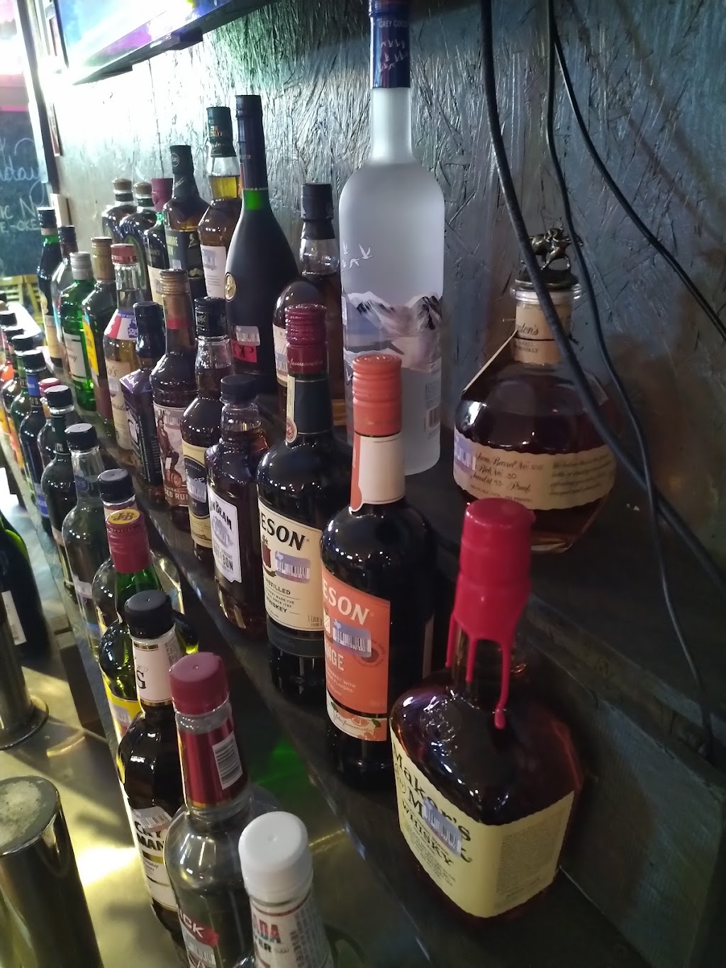 Happy Place Bar on Rittiman | restaurant | 4722 Rittiman Rd, San Antonio, TX 78218, USA | 2102365663 OR +1 210-236-5663