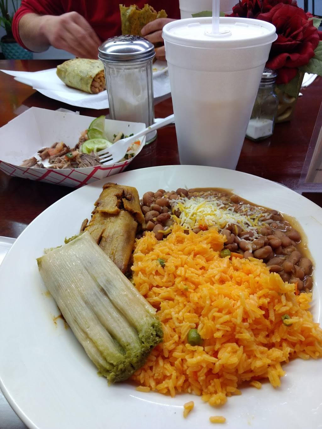 Chiquita Queen | restaurant | 215 Saw Mill Rd, West Haven, CT 06516, USA | 2039321334 OR +1 203-932-1334