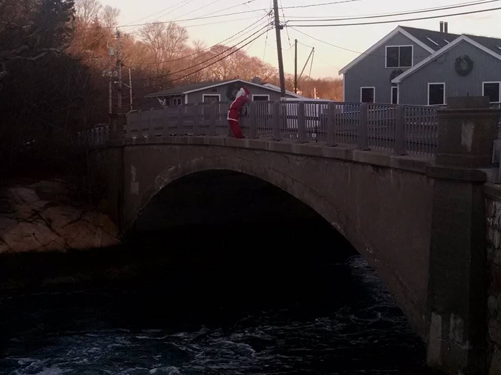 Cohasset Lobster Pound | restaurant | 82 Border St, Cohasset, MA 02025, USA | 7813831551 OR +1 781-383-1551