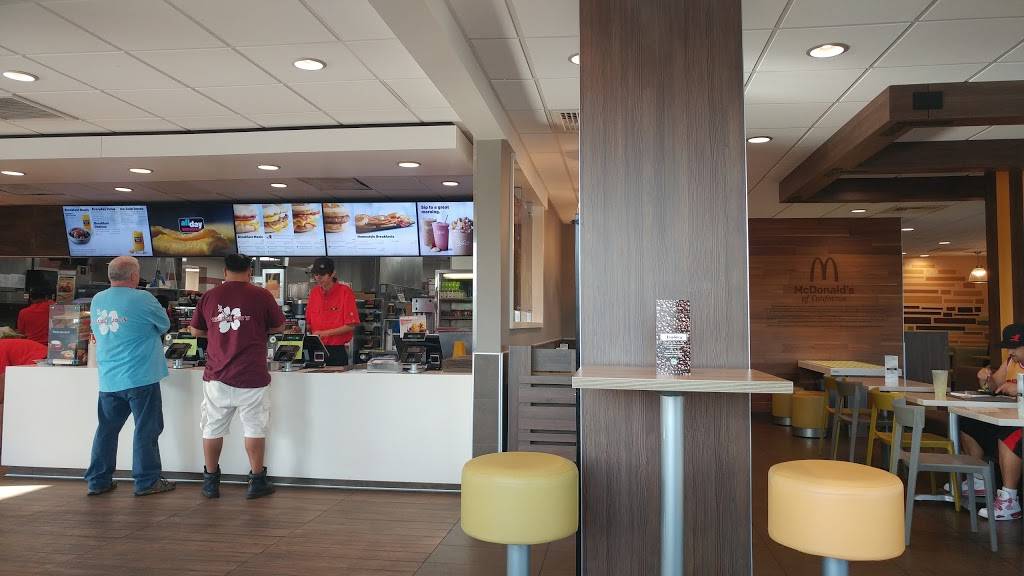 McDonalds | cafe | 23110 Valencia Blvd, Valencia, CA 91355, USA | 6612591811 OR +1 661-259-1811