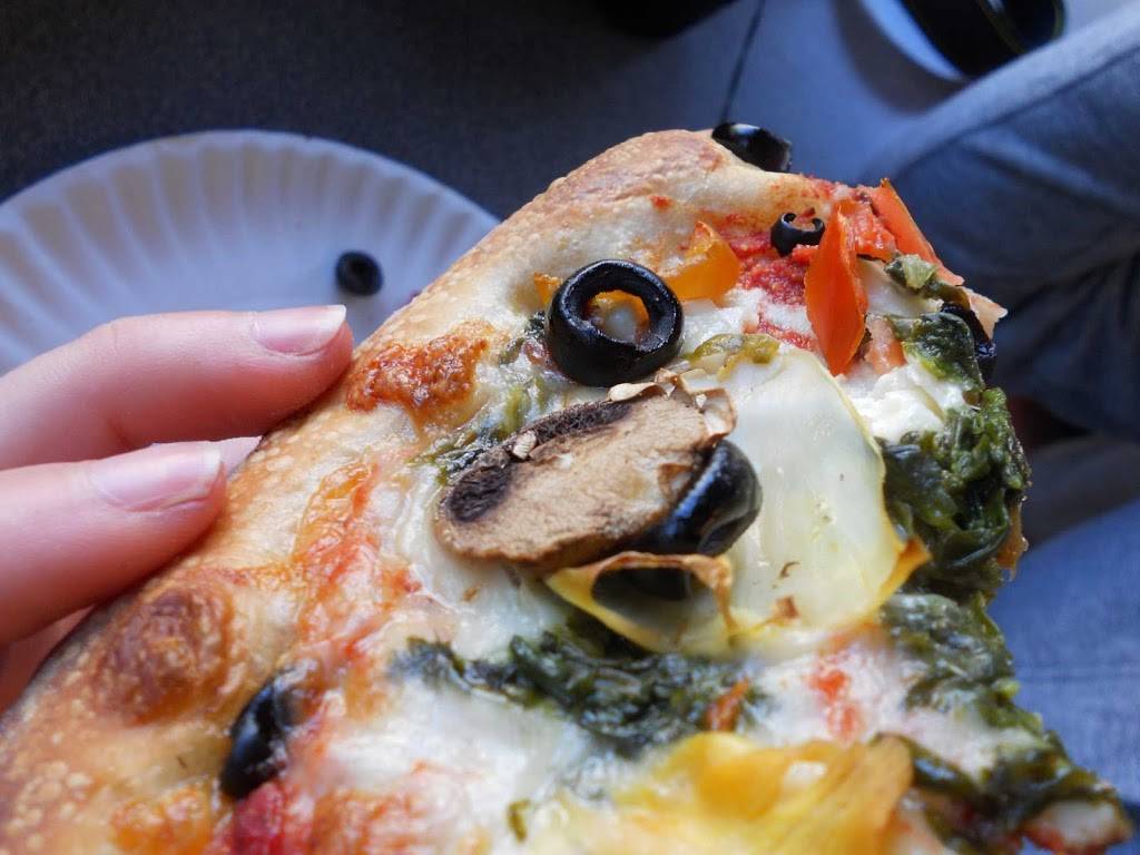 Cilluffos Pizza & Pasta | restaurant | 6065 SW 18th St, Boca Raton, FL 33433, USA | 5613918388 OR +1 561-391-8388