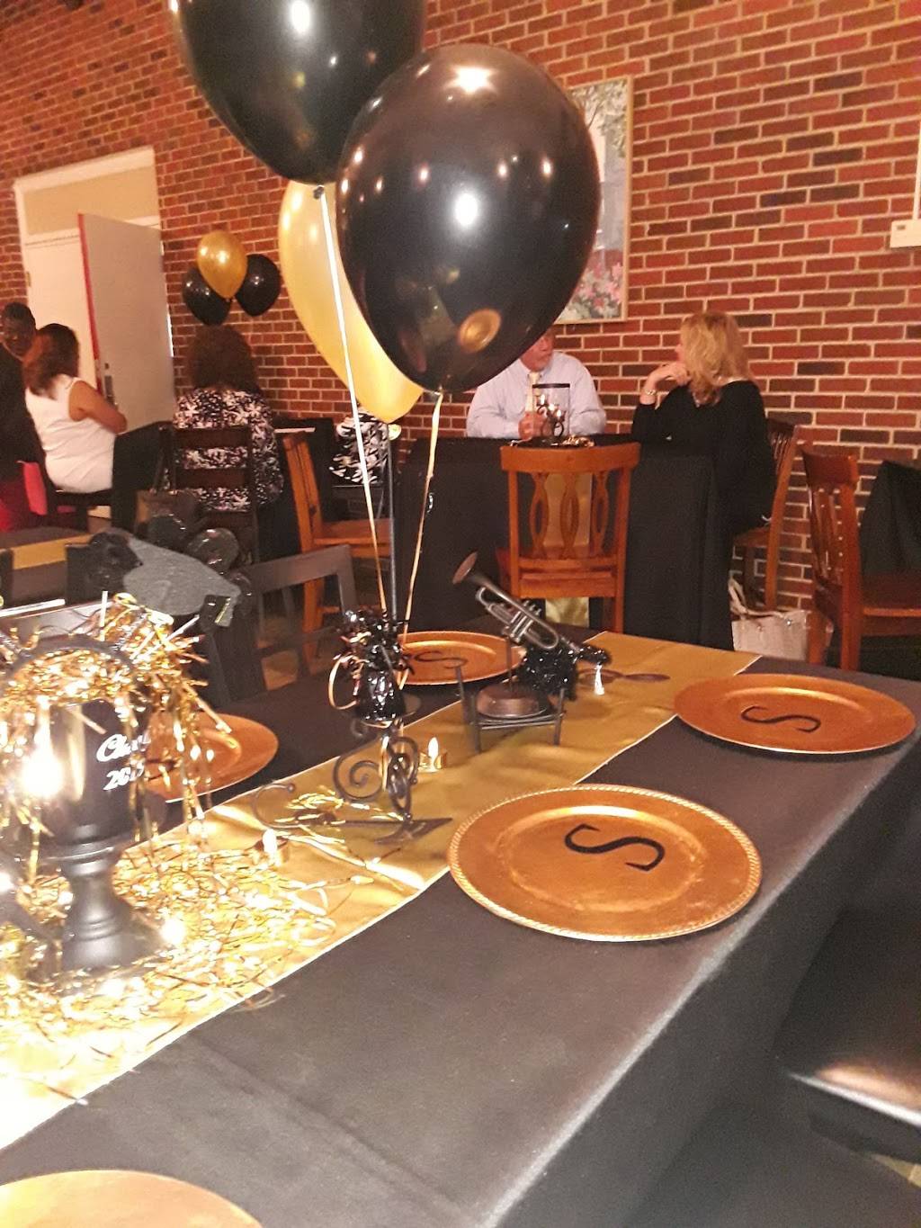 Rhoda Ps Restaurant & Catering | restaurant | 500 N Montgomery Ave, Sheffield, AL 35660, USA | 2569785179 OR +1 256-978-5179