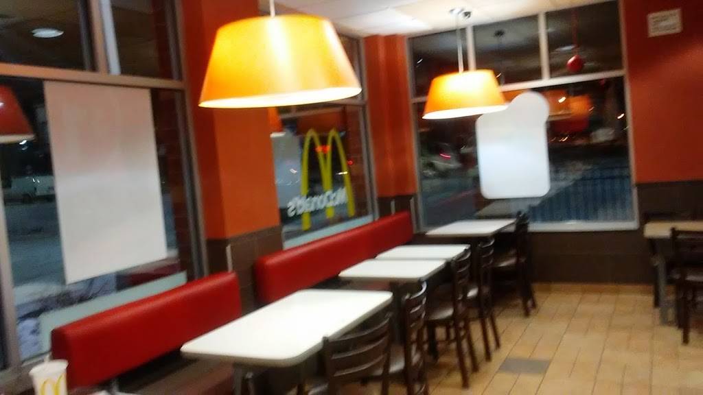 McDonalds | cafe | 3245 W North Ave, Chicago, IL 60647, USA | 7732278928 OR +1 773-227-8928
