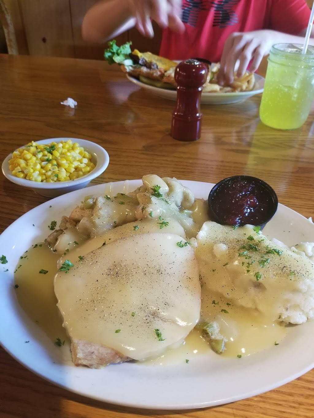 Machine Shed Restaurant Appleton | restaurant | 220 N Fox River Dr, Appleton, WI 54913, USA | 9208302326 OR +1 920-830-2326