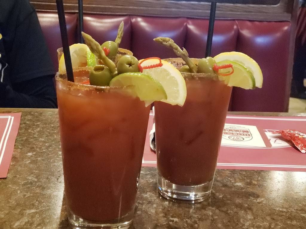 Horns Gaslight Bar & Restaurant | restaurant | 7300 Main St, Mackinac Island, MI 49757, USA | 9068476154 OR +1 906-847-6154