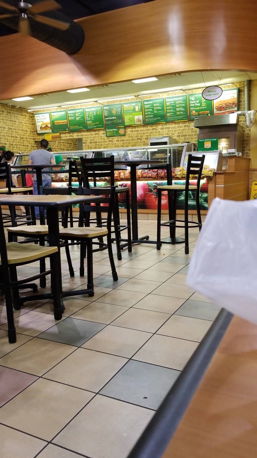 Subway Restaurants | restaurant | 1430 S Main St #101, Boerne, TX 78006, USA | 8302494832 OR +1 830-249-4832