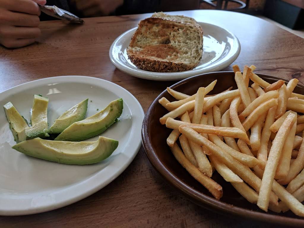 Alphies Restaurant | restaurant | 5725 Hollister Ave, Goleta, CA 93117, USA | 8056831202 OR +1 805-683-1202