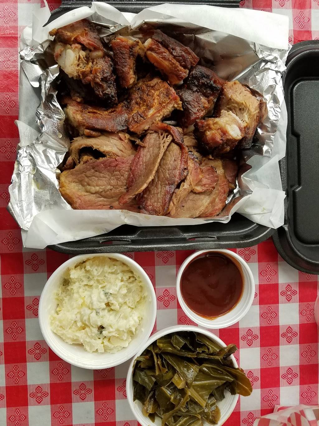 Robert Earls BBQ | restaurant | 703 E Artesia Blvd, Long Beach, CA 90805, USA | 5627261116 OR +1 562-726-1116