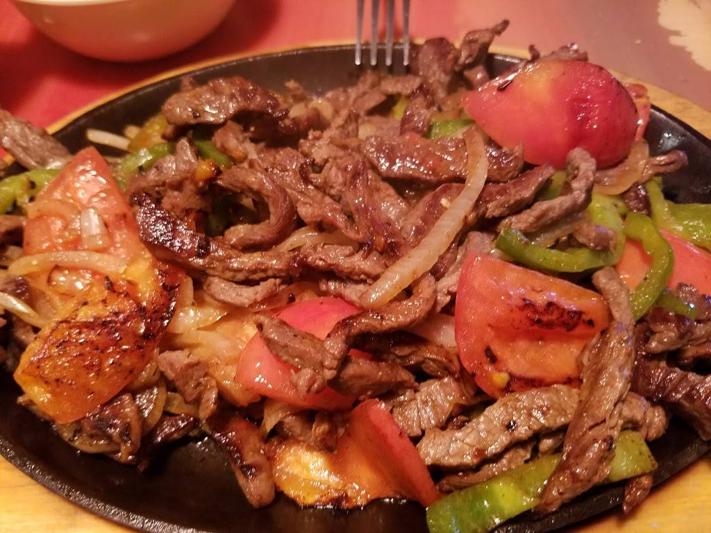 Checos Mexican Restaurant | restaurant | 405 Independence Ln, Vienna, MO 65582, USA | 5734663420 OR +1 573-466-3420