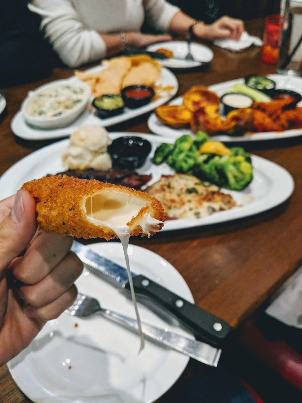 TGI Fridays | restaurant | 2600 Smith Ranch Rd, Pearland, TX 77584, USA | 7134364297 OR +1 713-436-4297