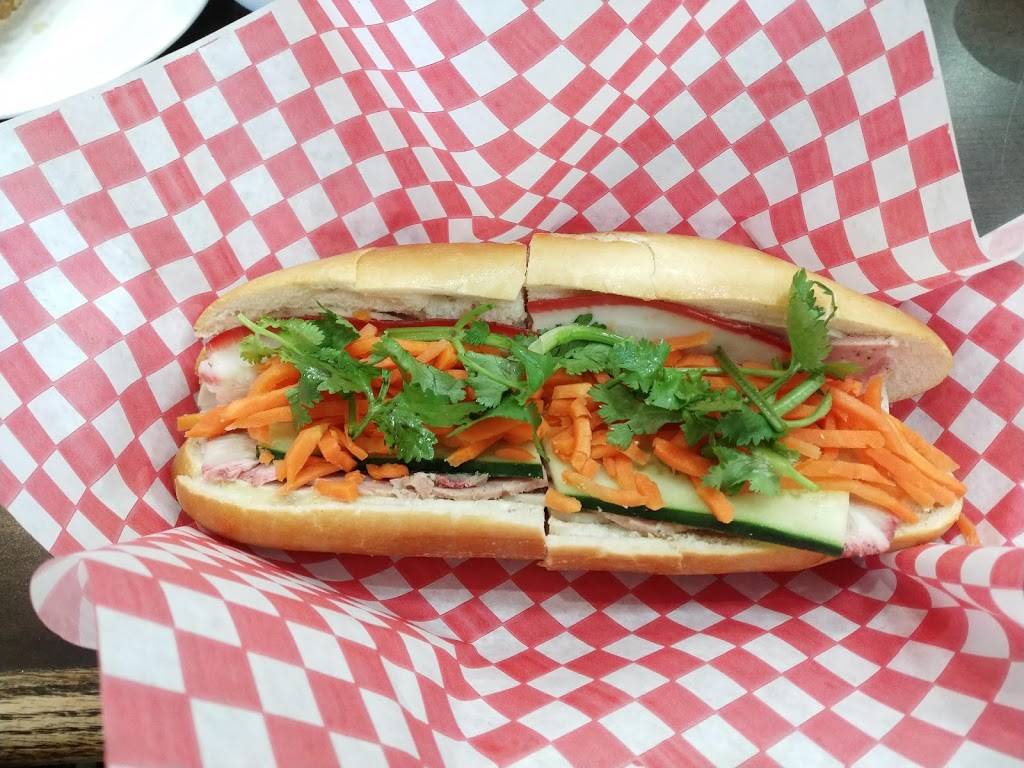 Banh Mi Metro | restaurant | 2055 Lawrence Ave E, Scarborough, ON M1R 2Z4, Canada | 4167509979 OR +1 416-750-9979
