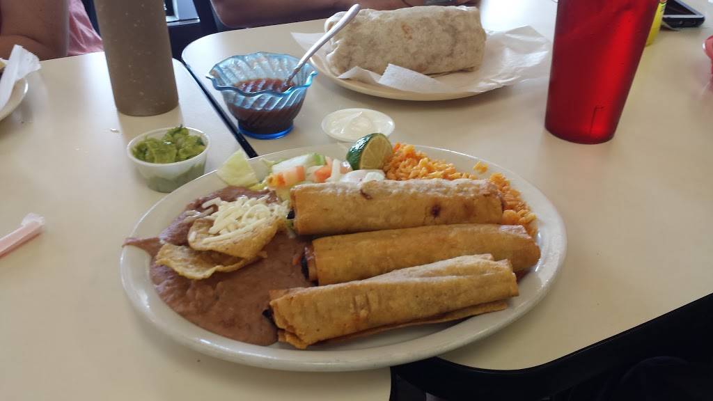 Los Burritos Tapatios Restaurant | restaurant | 1592 Buttitta Dr, Streamwood, IL 60107, USA | 6303720911 OR +1 630-372-0911