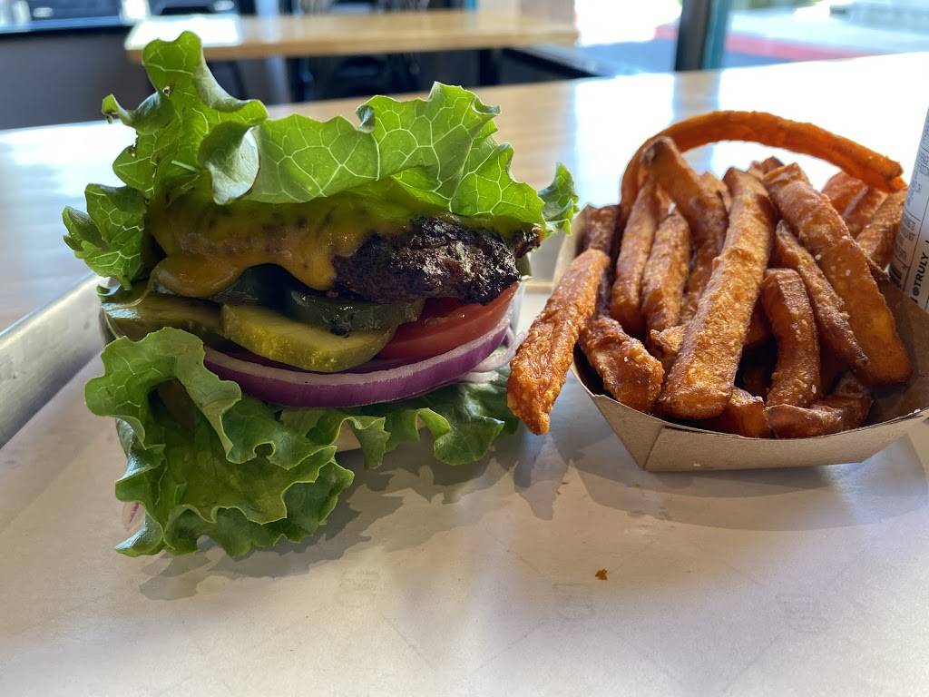 Chaloobys burgers and wings | restaurant | 414 Orange St, Redlands, CA 92373, USA | 9097921792 OR +1 909-792-1792