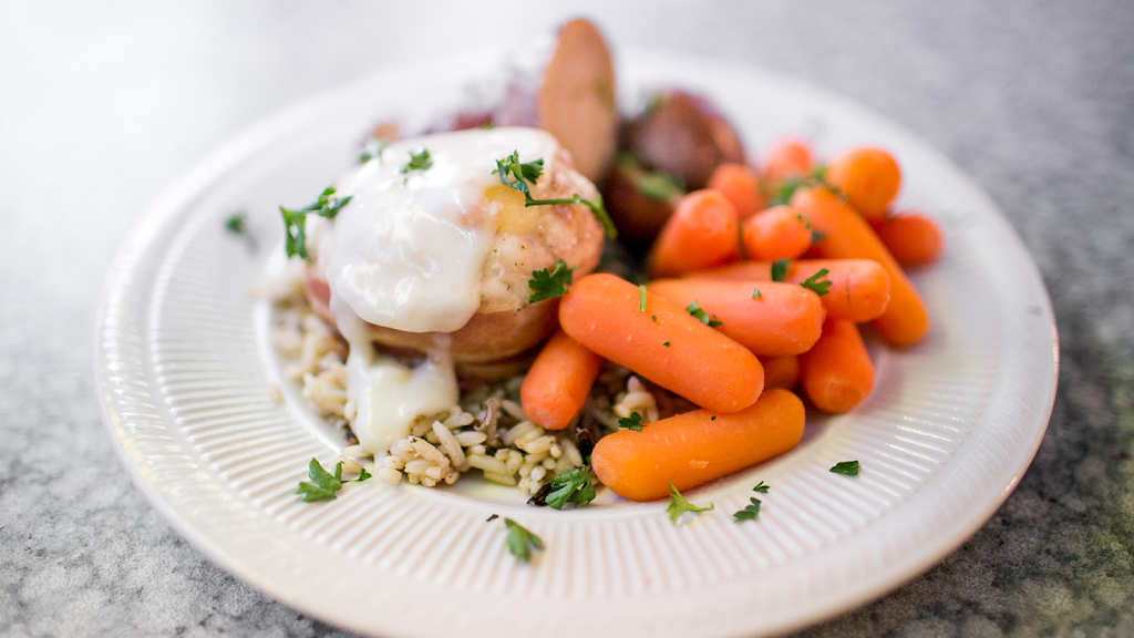 Knutes Bar & Grill | restaurant | 206 E Beloit St, Orfordville, WI 53576, USA | 6088792011 OR +1 608-879-2011