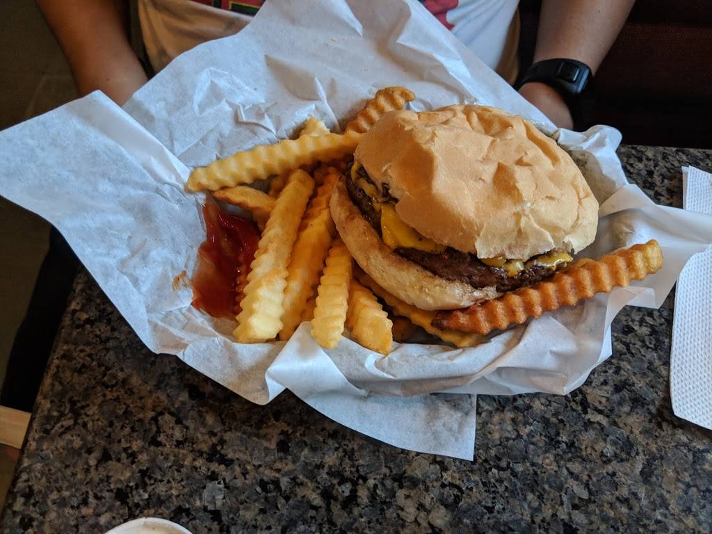 Greystone Castle | restaurant | 8 N Madison Ave, Sturgeon Bay, WI 54235, USA | 9207439923 OR +1 920-743-9923