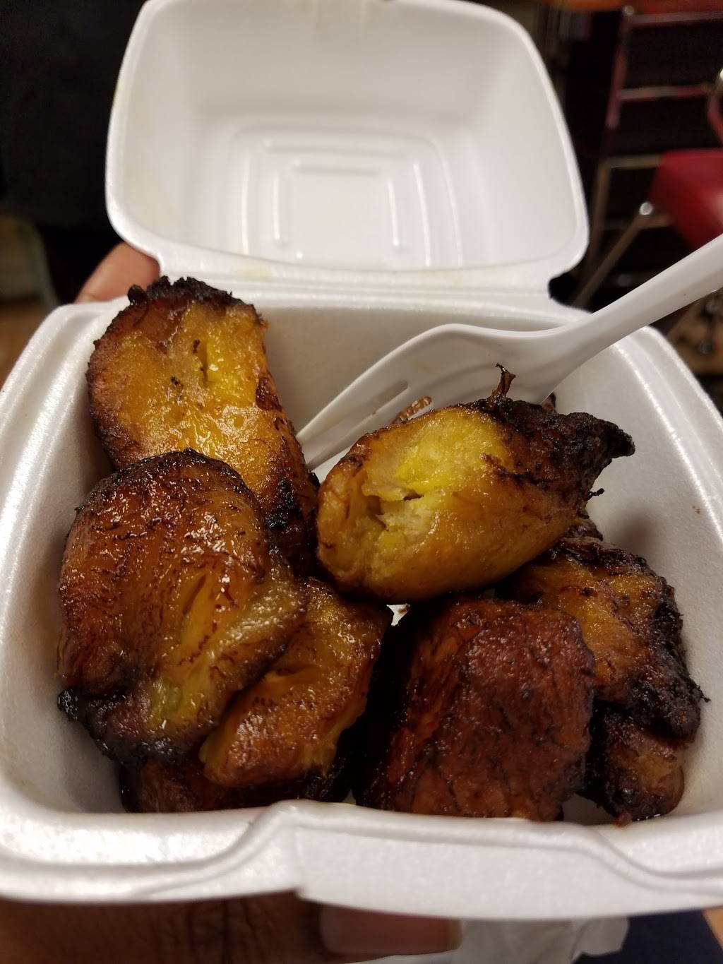 Grinis Grill | bakery | 100 W 143rd St # A, New York, NY 10030, USA | 2126946274 OR +1 212-694-6274