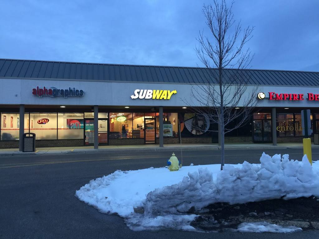 Subway Restaurants | restaurant | 224 Hawthorn Village Commons #224, Vernon Hills, IL 60061, USA | 8478167827 OR +1 847-816-7827