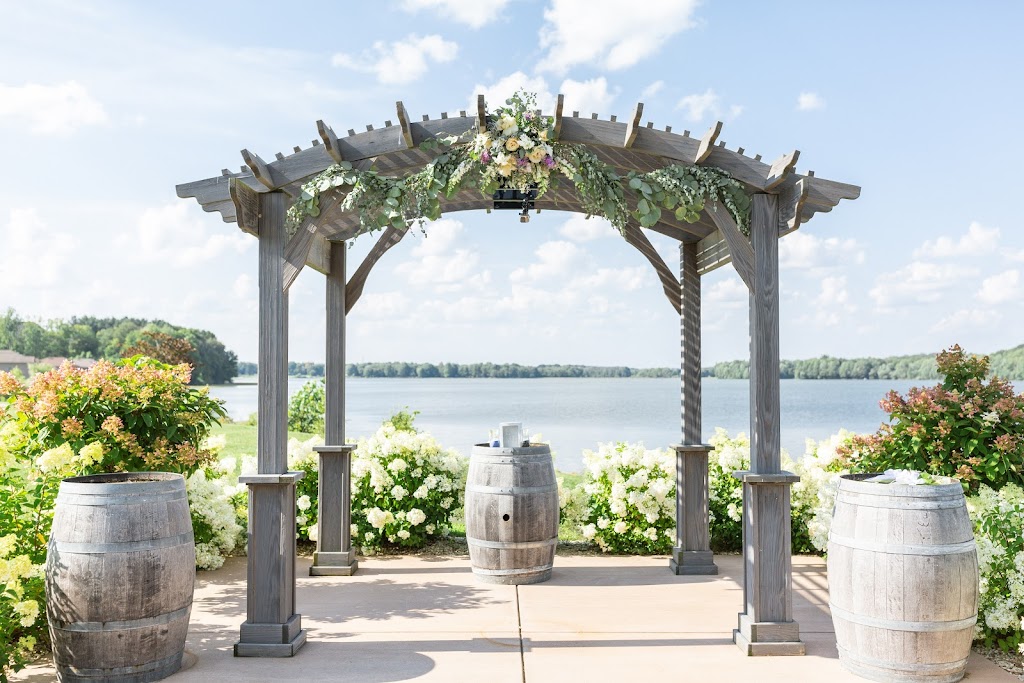 The Vineyards at Pine Lake | restaurant | 14101 Market St, Columbiana, OH 44408, USA | 2347593980 OR +1 234-759-3980