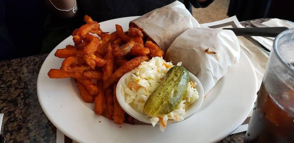 Majestic Diner | restaurant | 498 Old Country Rd, Westbury, NY 11590, USA | 5169976010 OR +1 516-997-6010