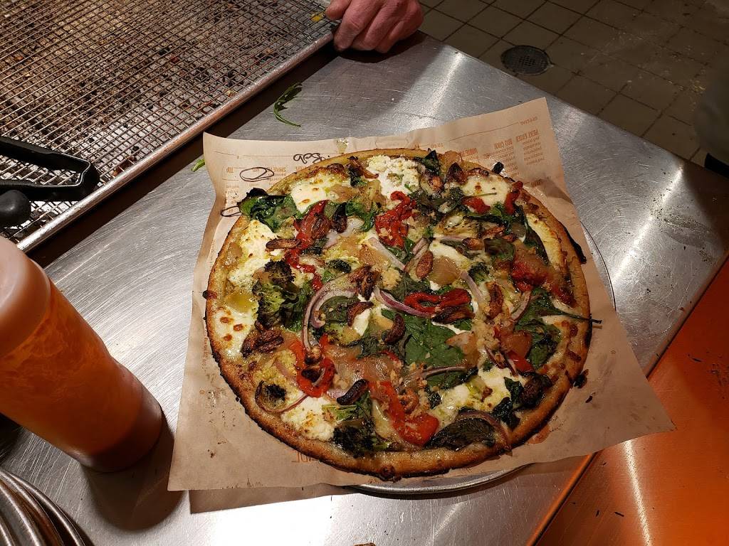 Blaze Pizza | meal takeaway | 600 Central Ave Ste 107, Highland Park, IL 60035, USA | 8472649261 OR +1 847-264-9261