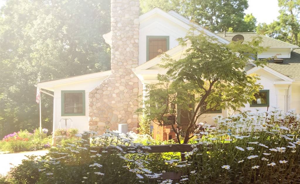 Maple Cove Bed & Breakfast | restaurant | 969 Maple Cove Dr, Leonard, MI 48367, USA | 2482744680 OR +1 248-274-4680