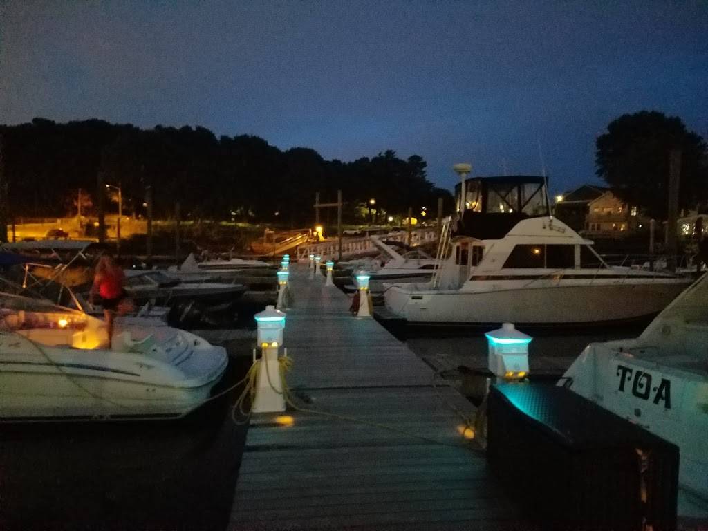 Village Marina | restaurant | 40 Bridgeport Ave, Milford, CT 06460, USA | 2039133105 OR +1 203-913-3105