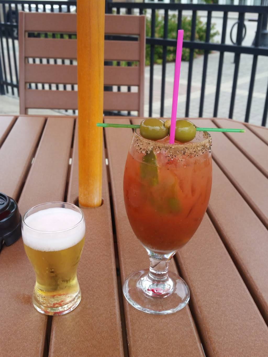 Dicks Bar & Grill | restaurant | 205 Central Ave, Osseo, MN 55369, USA | 7634257400 OR +1 763-425-7400