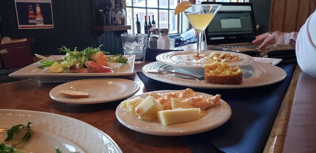 Lakehouse Grille | restaurant | 281 Daniel Webster Hwy, Meredith, NH 03253, USA | 6032795221 OR +1 603-279-5221