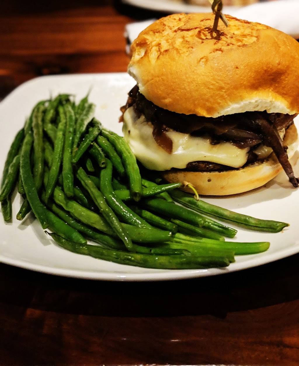 Burtons Grill & Bar of Charlotte | restaurant | 1601 E Woodlawn Rd A, Charlotte, NC 28209, USA | 9802990999 OR +1 980-299-0999