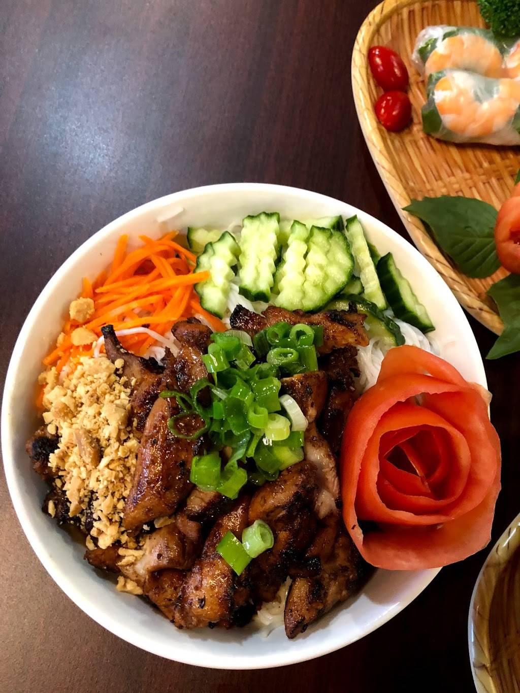 Pho Huy | restaurant | 4527 Duke St, Alexandria, VA 22304, USA | 5712578868 OR +1 571-257-8868