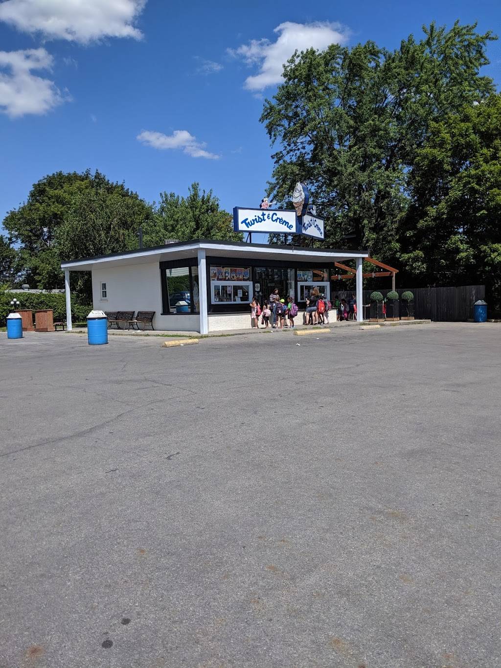 Twist et Creme | restaurant | 11897 Boul Gouin O, Pierrefonds, QC H8Z 1V7, Canada | 5145423132 OR +1 514-542-3132