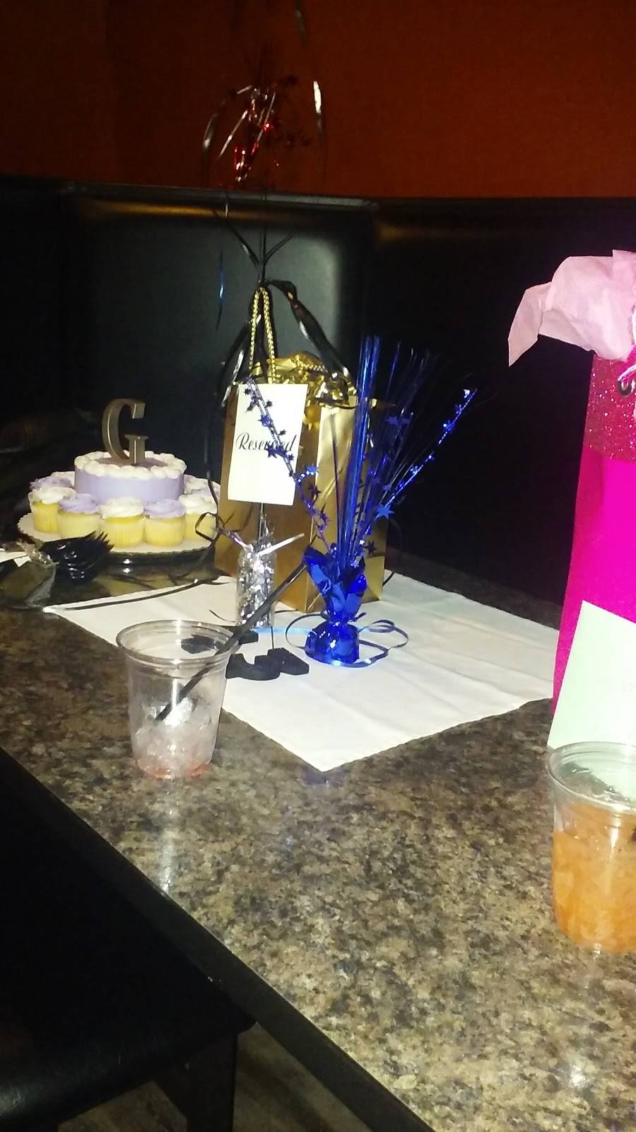 Coach House Bar & Grill | restaurant | 1626 E Algonquin Rd, Schaumburg, IL 60193, USA | 2248016619 OR +1 224-801-6619