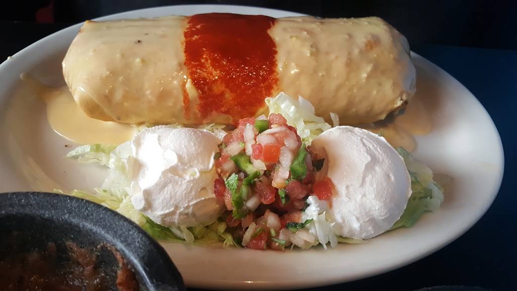 Eduardos Lokos Tacos | restaurant | 226 W Alfred St, Tavares, FL 32778, USA | 3527421181 OR +1 352-742-1181