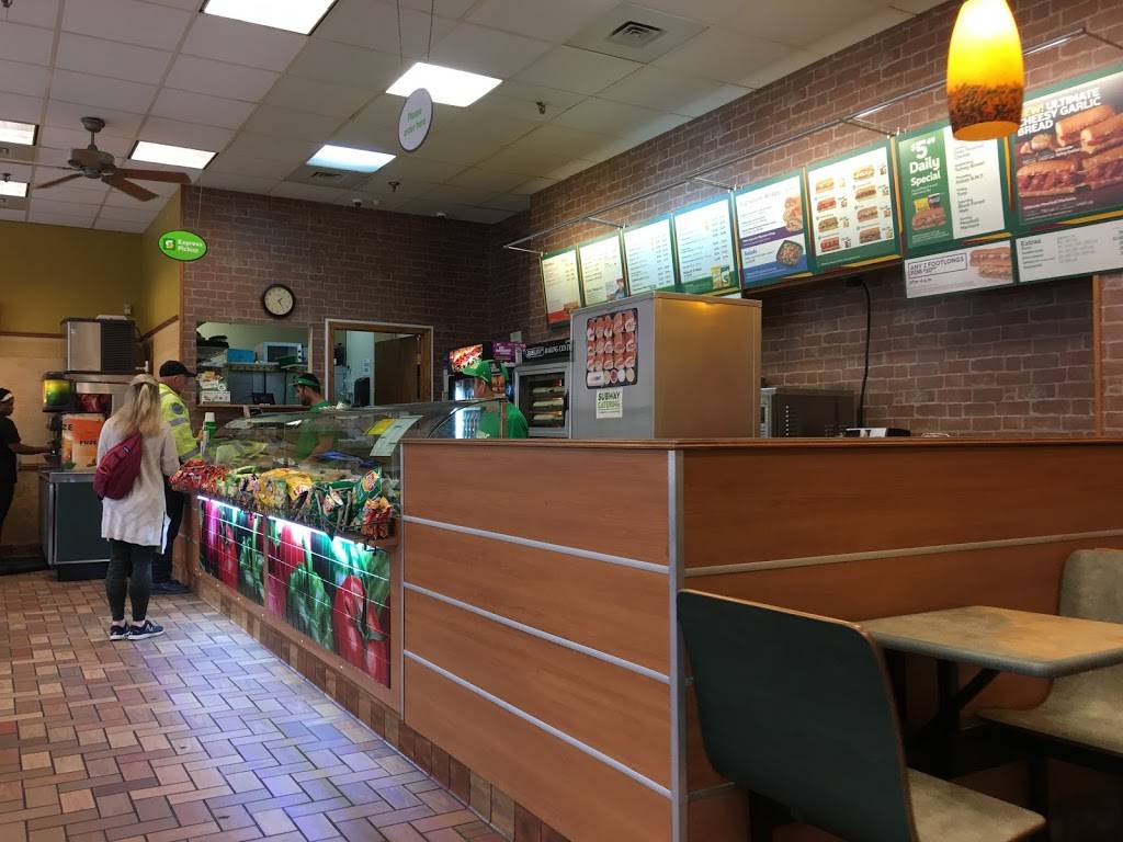 Subway | meal takeaway | 530 Church St Suite 100, Nashville, TN 37219, USA | 6152566138 OR +1 615-256-6138